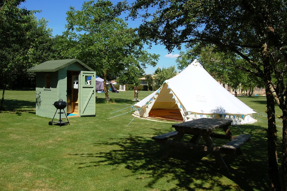 Camping La Forêt de Tessé — 4-Star Luxury Hotel in Ruffec, France