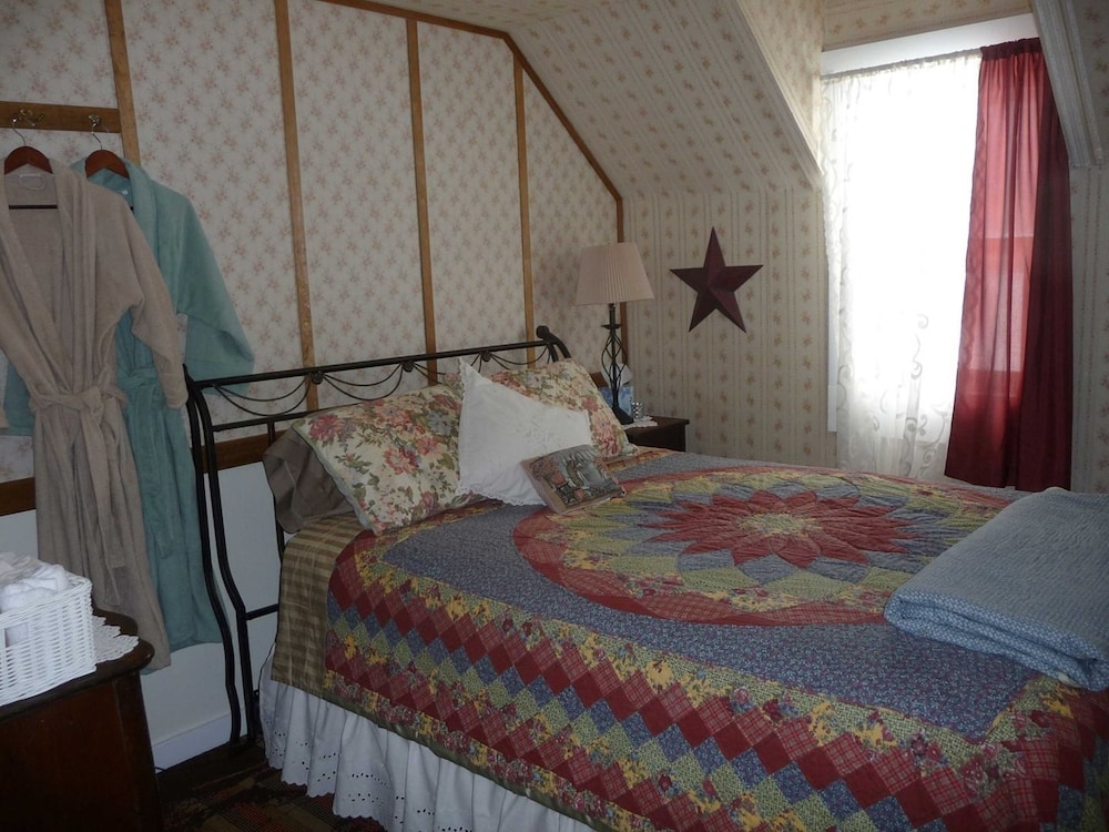 The Twin Lakes Inn - photo 7