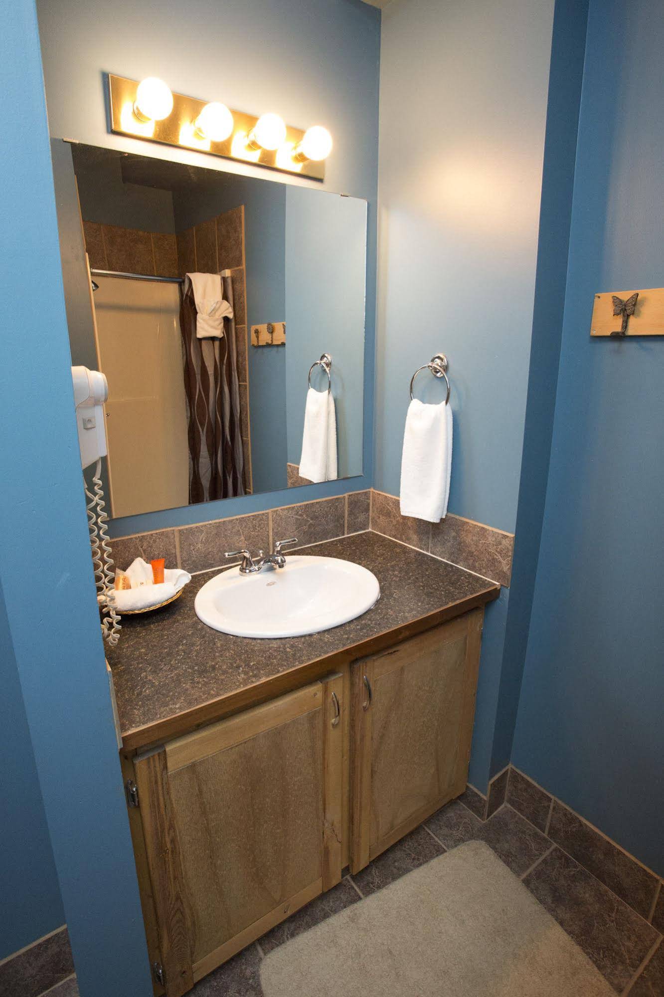 The Pinnacles Suite Hotel in Vernon, Canada