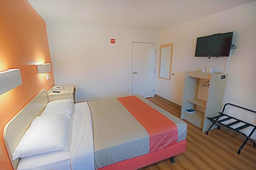 Days Inn by Wyndham Charleston WV - photo 13