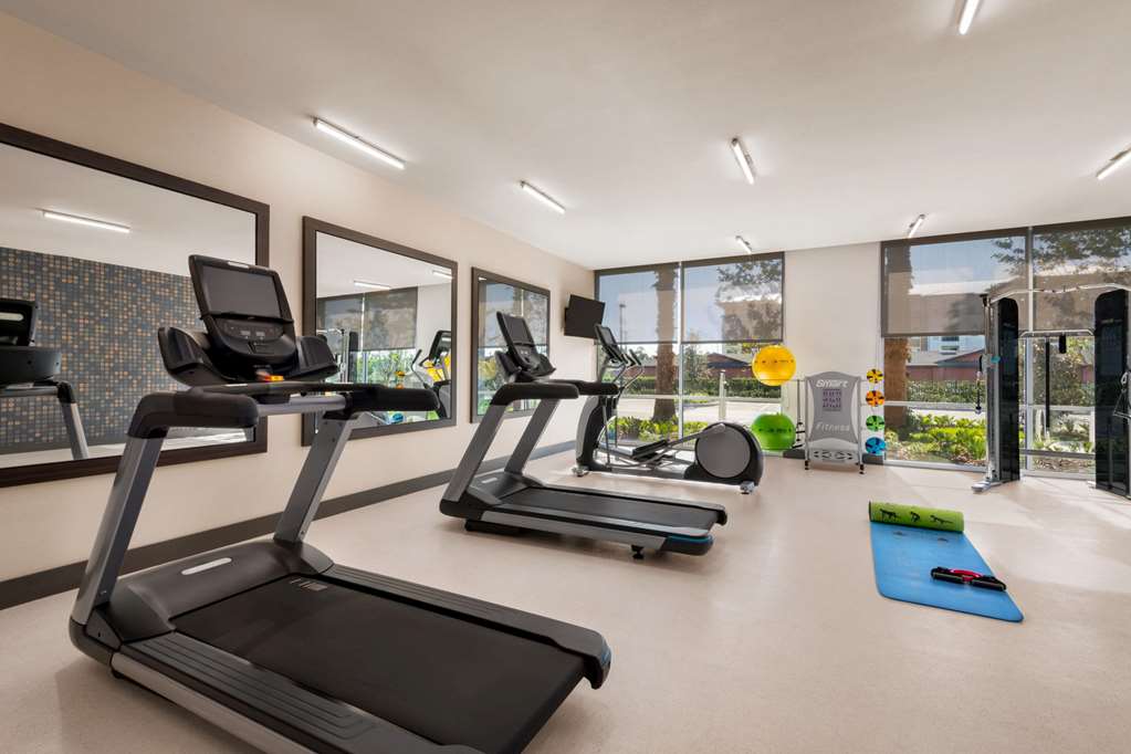 La Quinta Inn & Suites by Wyndham Orlando IDrive Theme Parks - photo 8