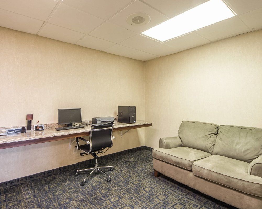 Rodeway Inn & Suites East I 44 - photo 17