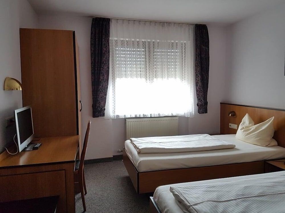 Traube Hotel Ã Ffingen — Fellbach — photo 4