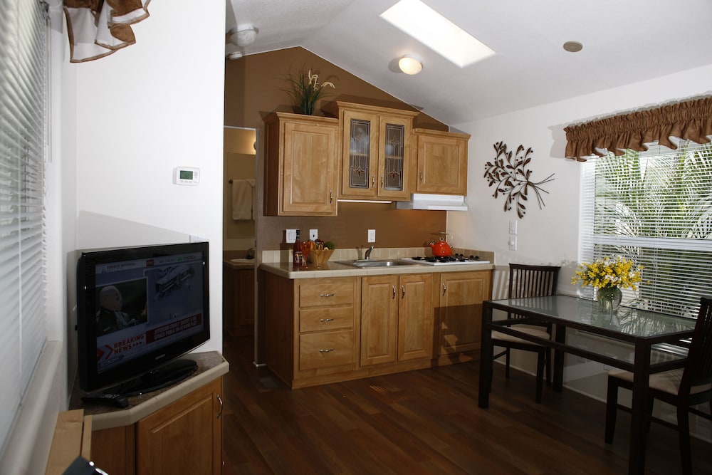 Arden Acres Executive Suites and Cottages - photo 10