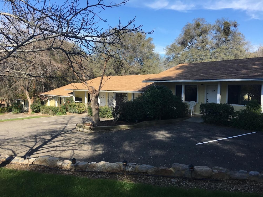 Lazy J Ranch Motel - photo 28