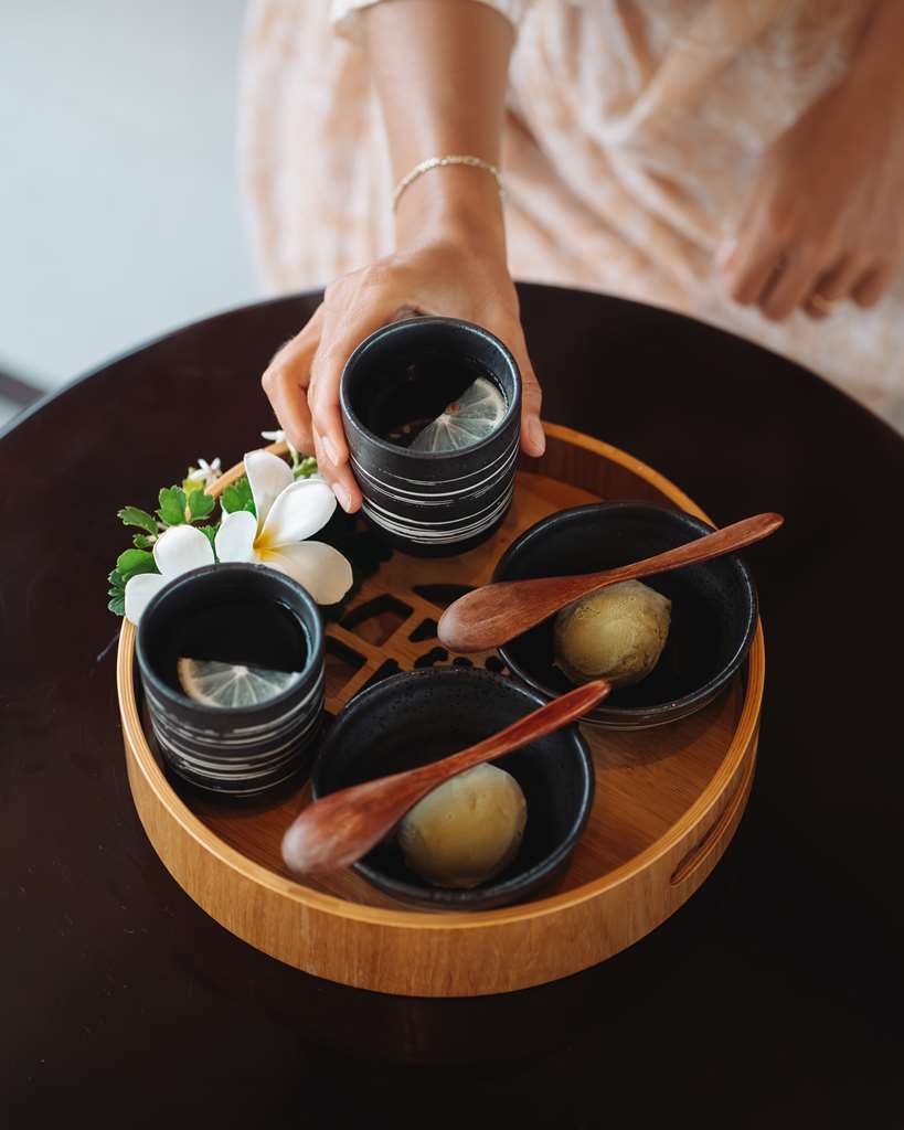 Radisson Blu Resort Maldives Blu spa welcome drink