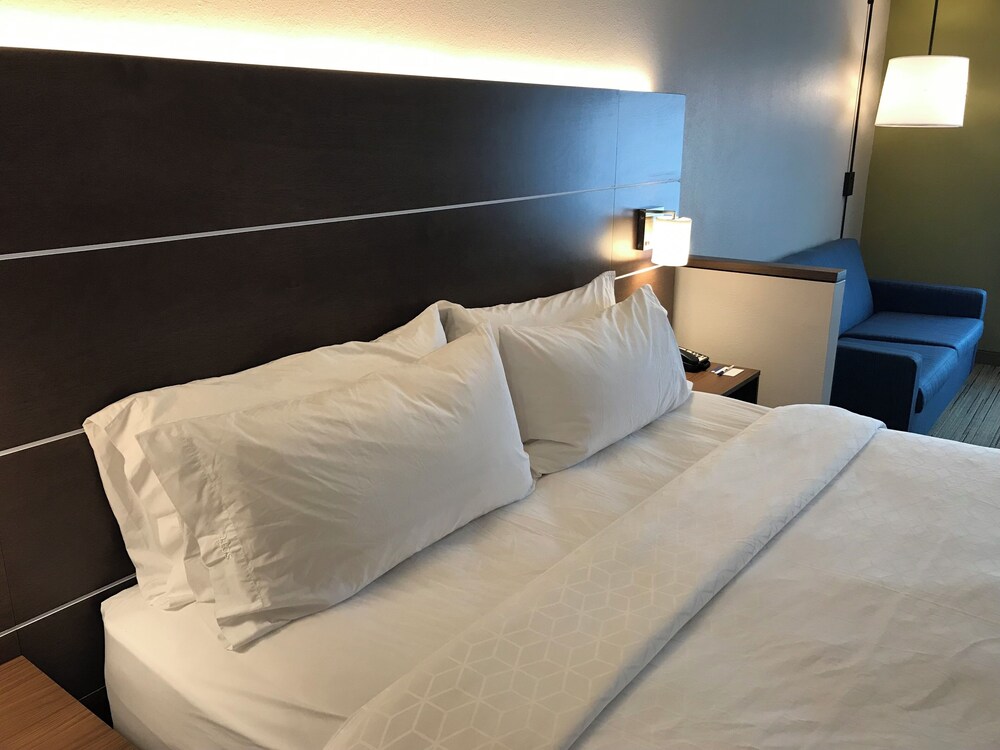 Holiday Inn Express & Suites Hannibal Medical Center by IHG - photo 6