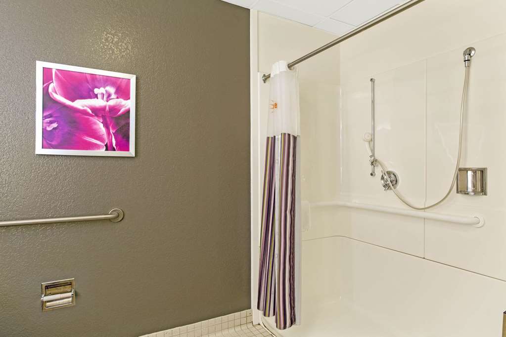 La Quinta Inn & Suites by Wyndham Boston Andover - photo 13
