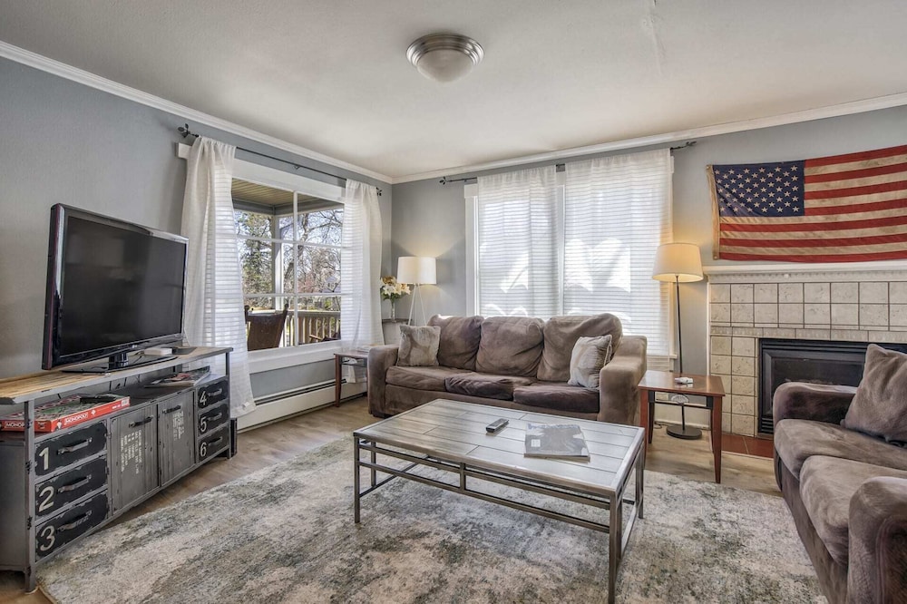 3brminutes to Downtowndog Friendly in Colorado Springs, United States