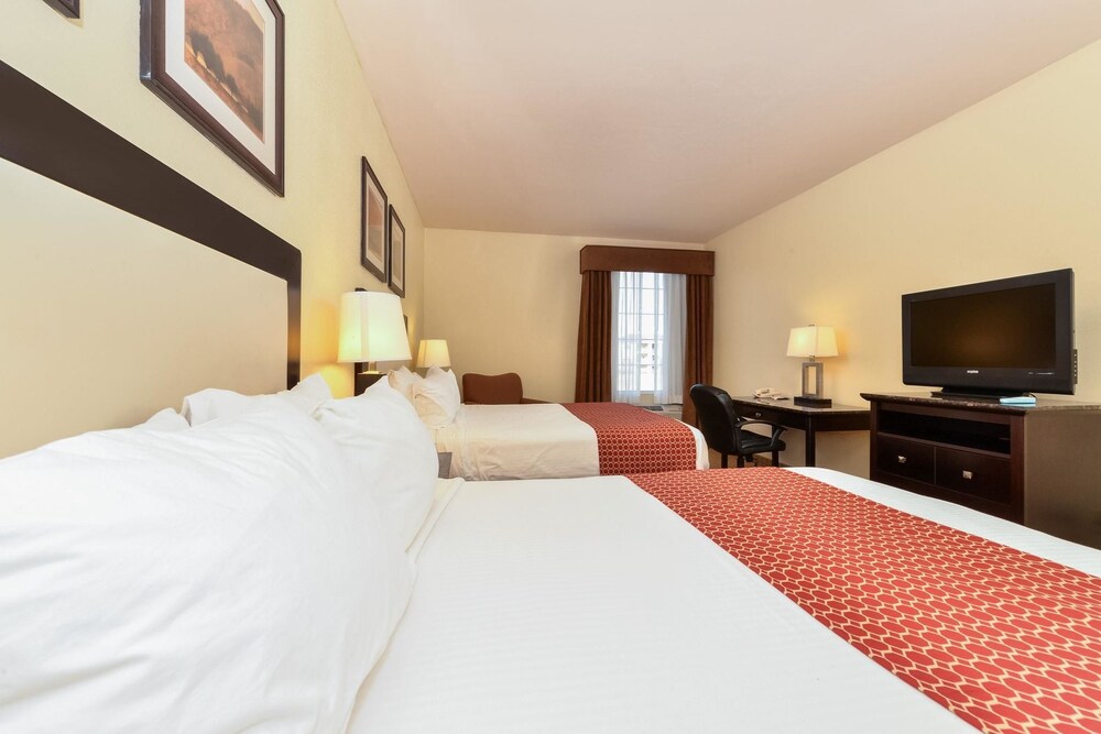 Express Inn & Suites - photo 11
