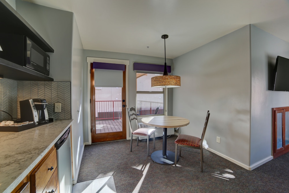 The Gonzo Inn - photo 20