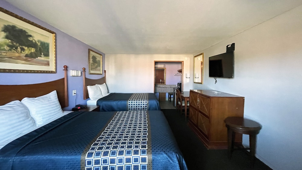 Royal Inn Linden - photo 9