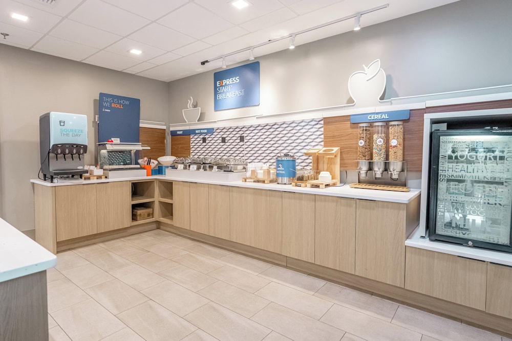 Holiday Inn Express Hotels & Suites Cocoa Beach by IHG - photo 39