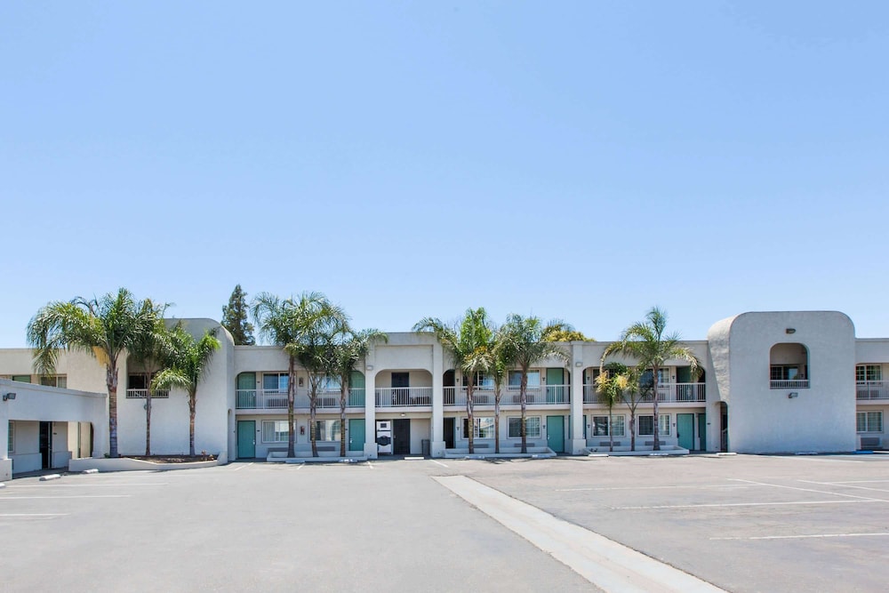 Travelodge by Wyndham Los Banos CA - photo 17