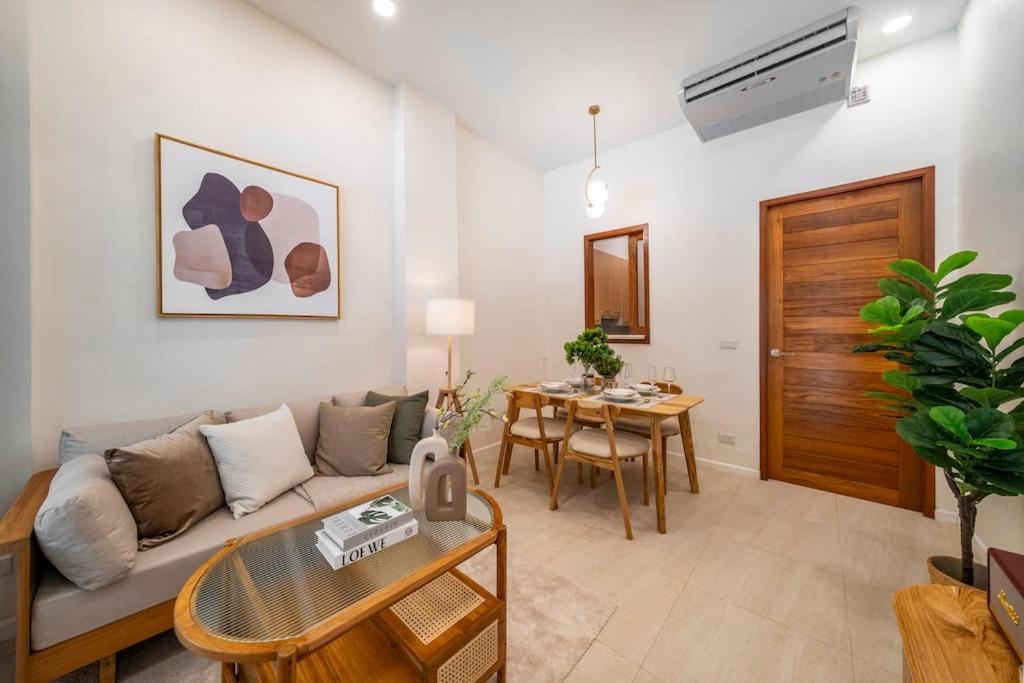 4BR Walk to Chinatown MRT Luggage Dropoff