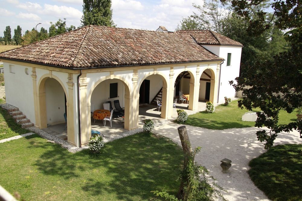 Villa Pastori — 4-Star Luxury Hotel in Mira Taglio, Italy