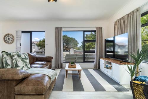 SAM’s Sea And Mountain in Hermanus, South Africa