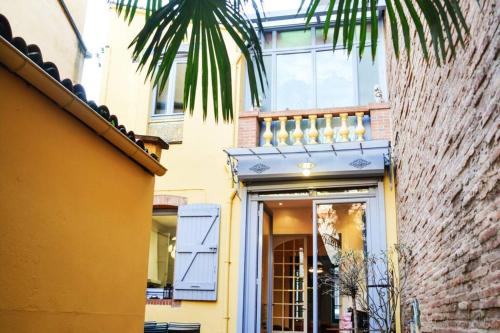 Toulousaine De Standing Garage Cour Cinema in Toulouse, France