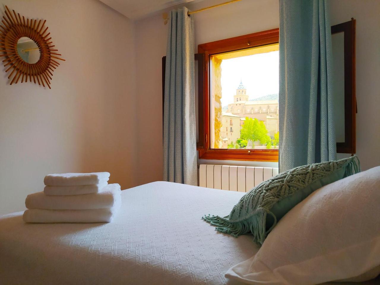 Mirador de Palacios Centrico Con Vistas Y Parking Cerca — hotel in Albarracin
