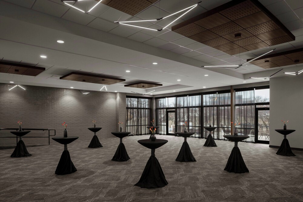 Renaissance Chicago North Shore Hotel - photo 75