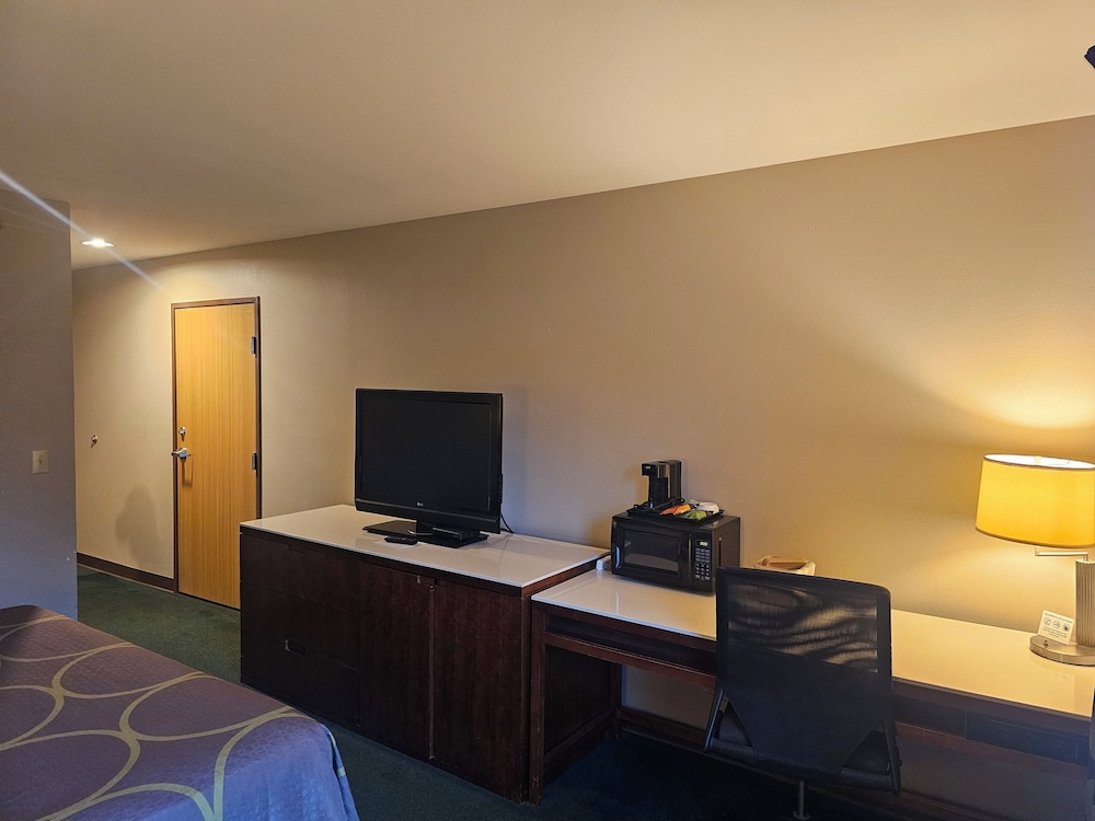 Super 8 by Wyndham Ava - photo 25