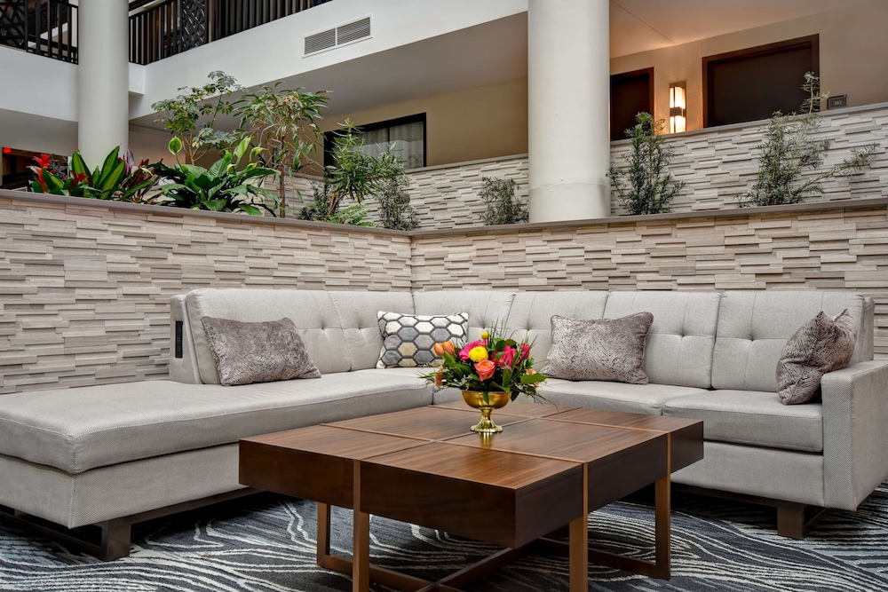 Embassy Suites Syracuse - photo 9