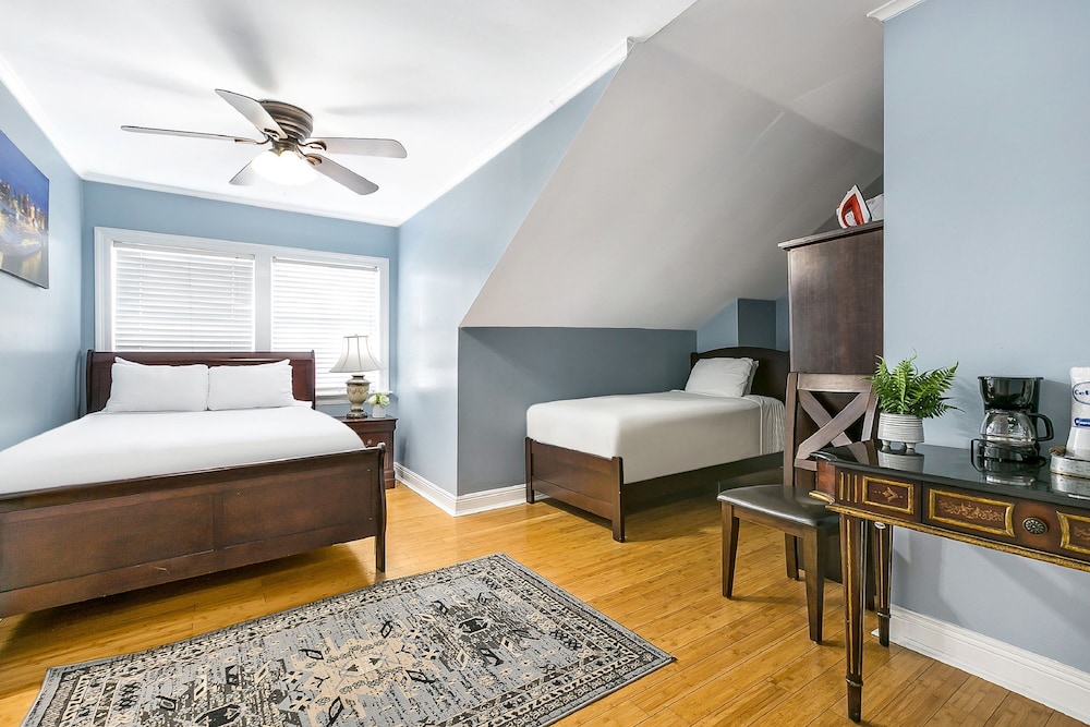 Canal Express Rooms - photo 21