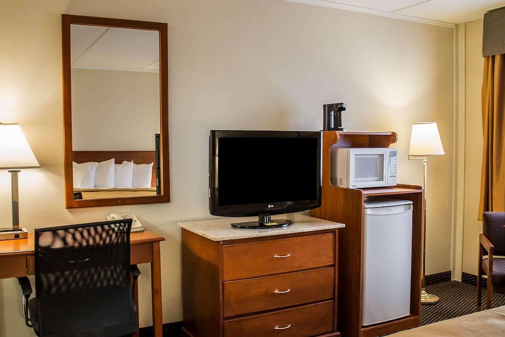 Baymont by Wyndham Youngstown - photo 6