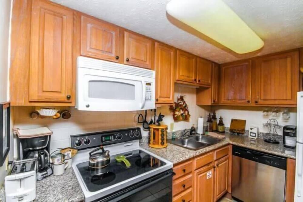 1501 Golf View Towers Southern Comfort - photo 15