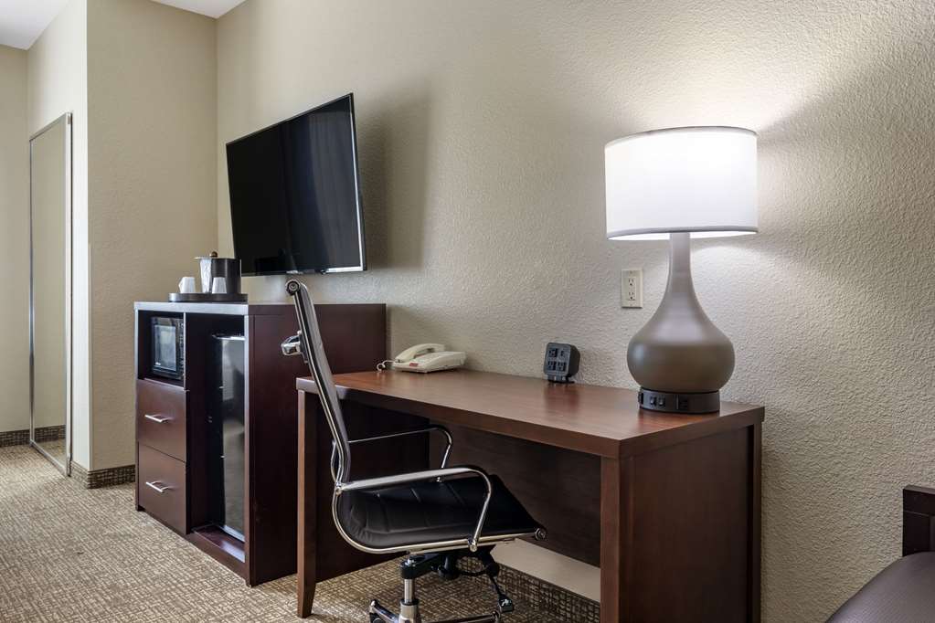 Comfort Suites Plano Dallas North - photo 11