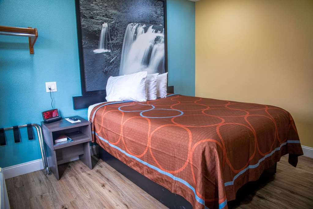 Super 8 by Wyndham Mountain Home - photo 9