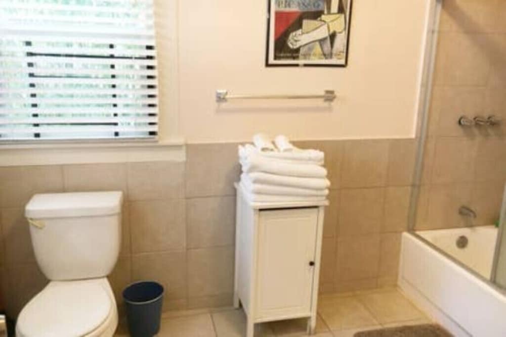 Hollywood Hills Suites - photo 26