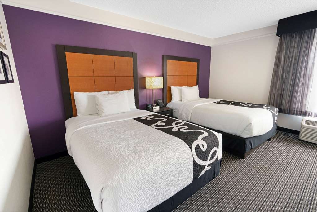 La Quinta Inn & Suites by Wyndham Phoenix Scottsdale - photo 35