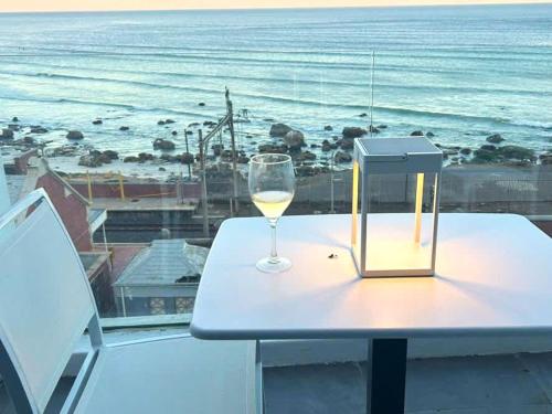 Wavescapes Chic Seaside Stay