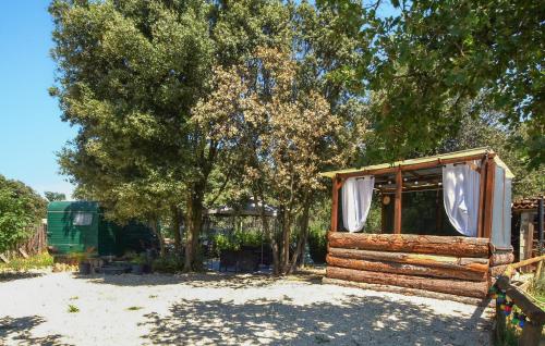 Gorgeous StaCaravan — hotel in Pernes-Les-Fontaines