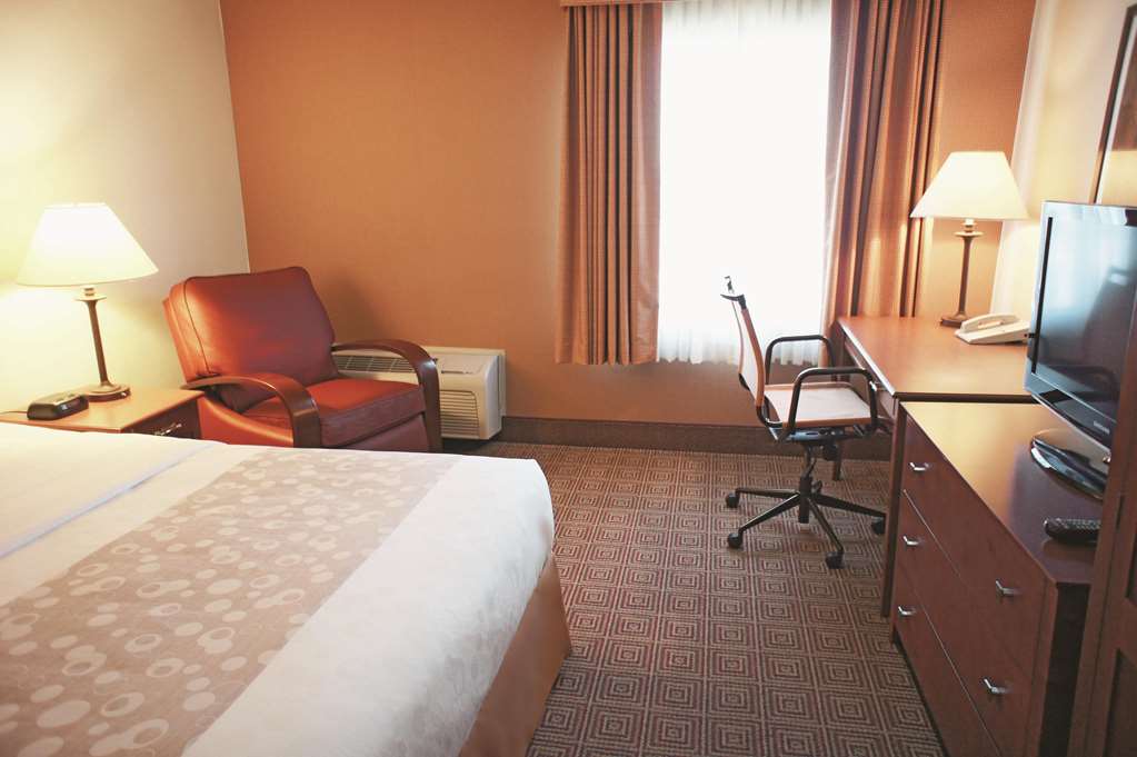 La Quinta Inn & Suites by Wyndham Stamford New York City - photo 24