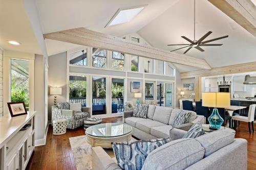62 Mooring Buoy — 4-Star Luxury Hotel in Hilton Head Island, United States