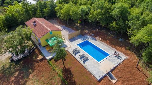 Beautiful villa Eden with pool and jacuzzi immersed in the vegetation — 4-Star Luxury Hotel in Labin, Croatia