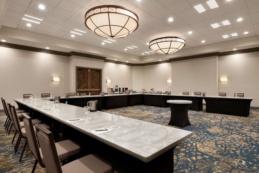 Embassy Suites by Hilton Columbus - photo 39