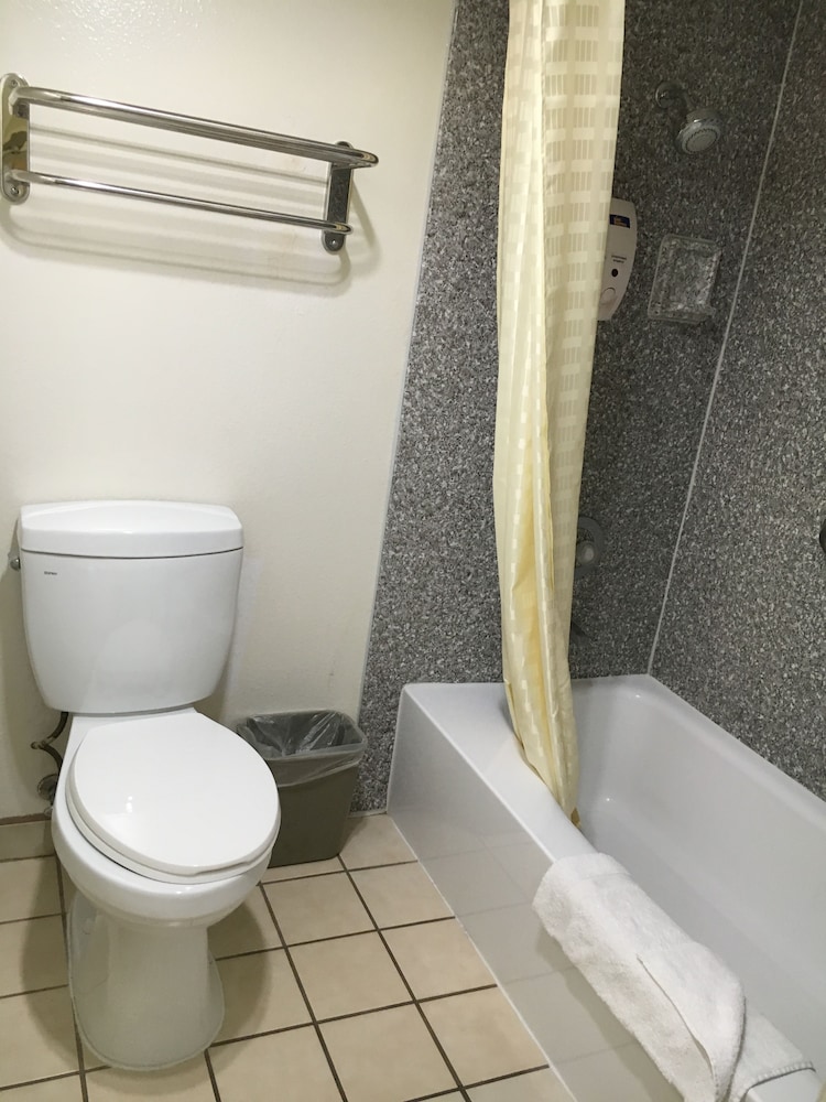 Riverside Inn & Suites - photo 33