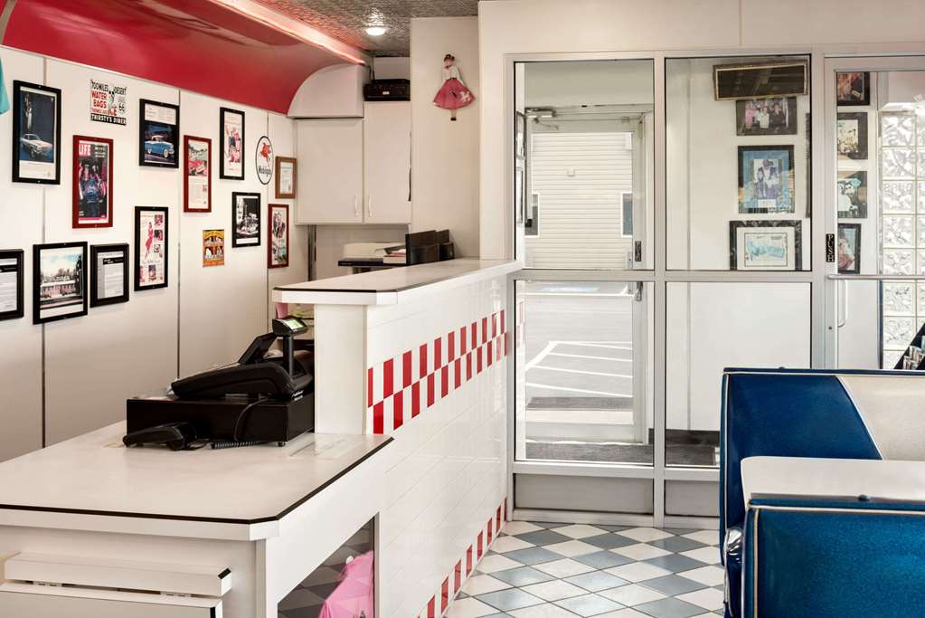 Travelodge by Wyndham Missouri Valley - photo 3