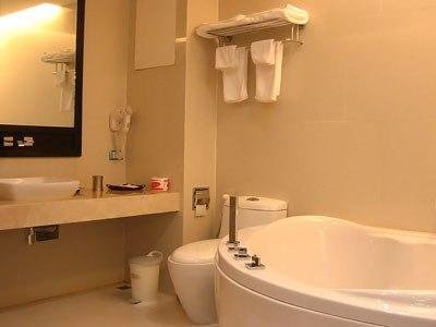 Merisess Sukhumvit 16 — Khlong Toei
