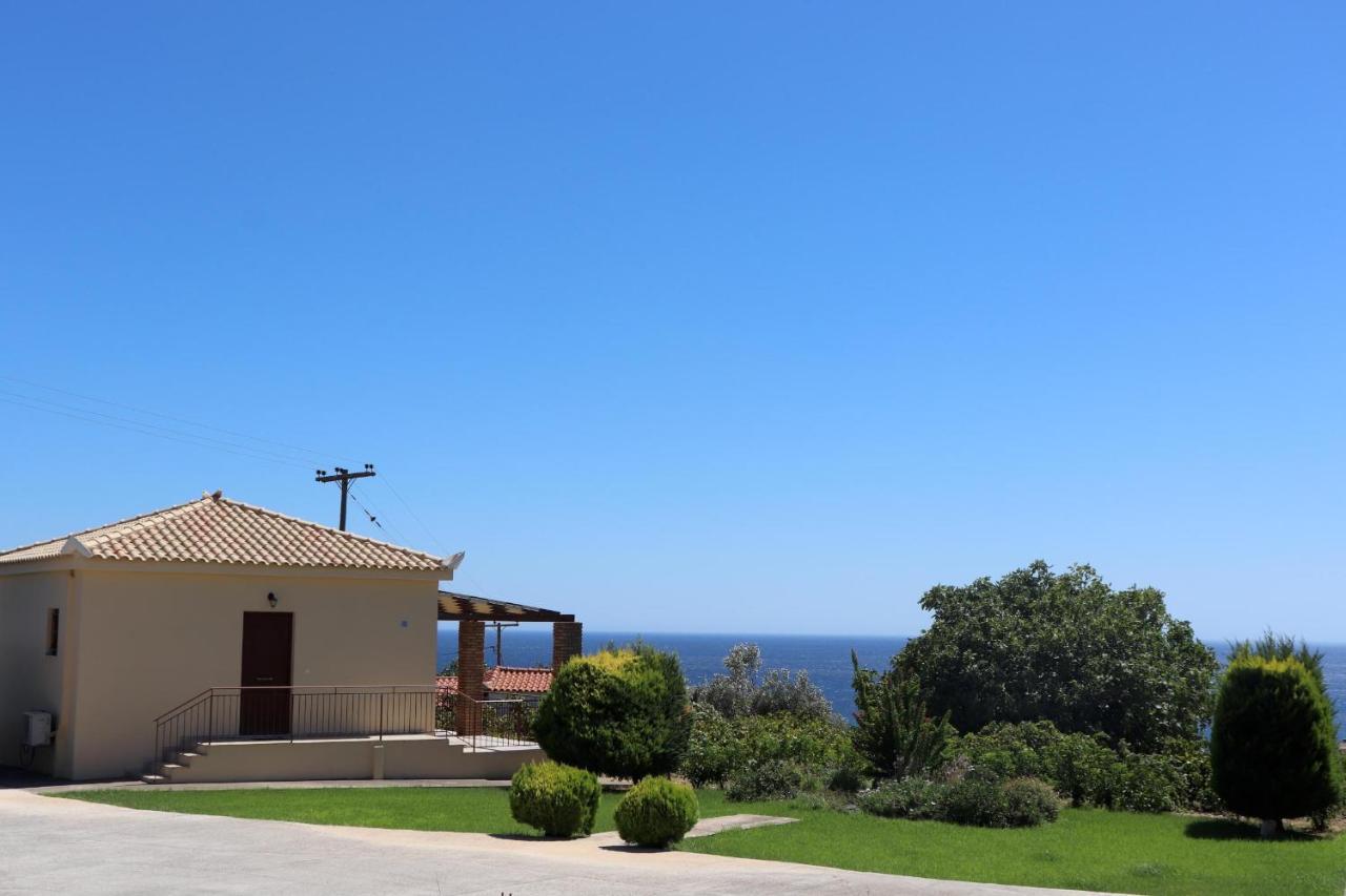 Takis Bizos House 1 — 4-Star Luxury Hotel in Koroni, Greece