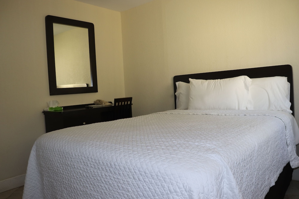 Curtis Inn & Suites - photo 11