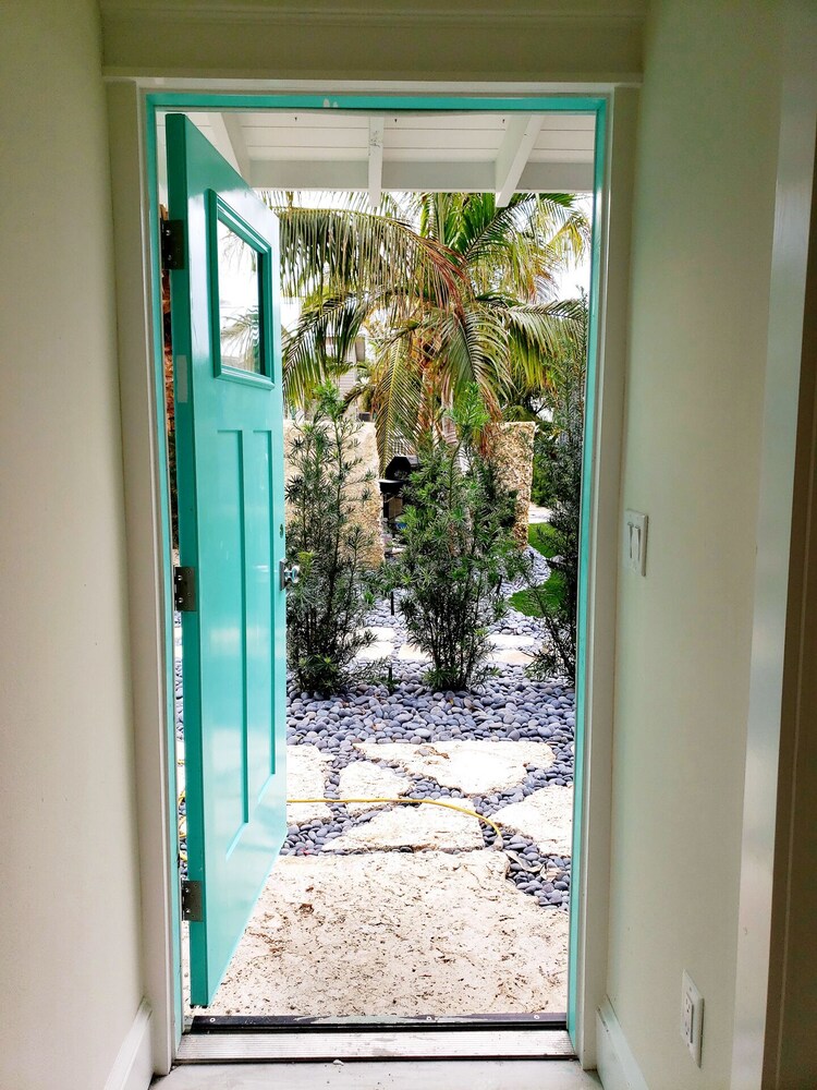 Islands West Resort Villas by AMI Locals - photo 10