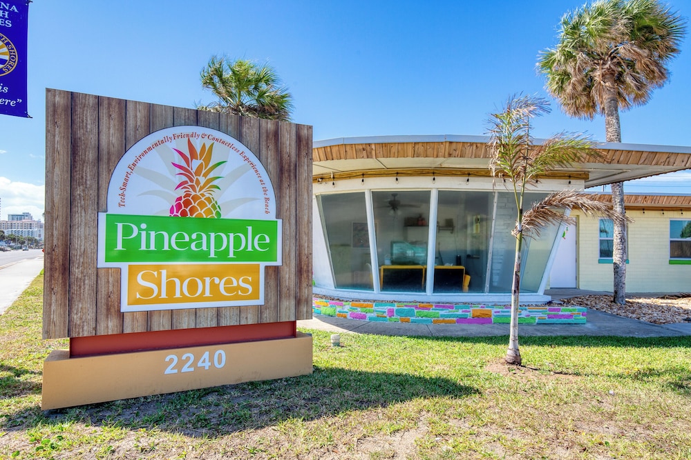 Pineapple Shores Retro Inn 6 — 4-Star Luxury Hotel in Daytona Beach, United States