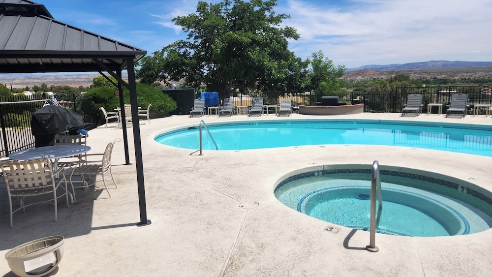 The View Motel - photo 32