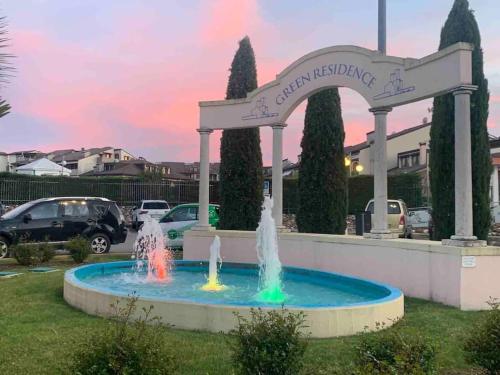 Green Apartment and Pools — 4-Star Luxury Hotel in Desenzano Del Garda, Italy
