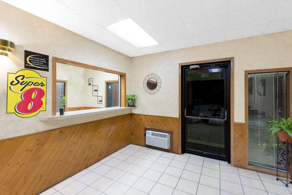 Super 8 by Wyndham Algona - photo 3