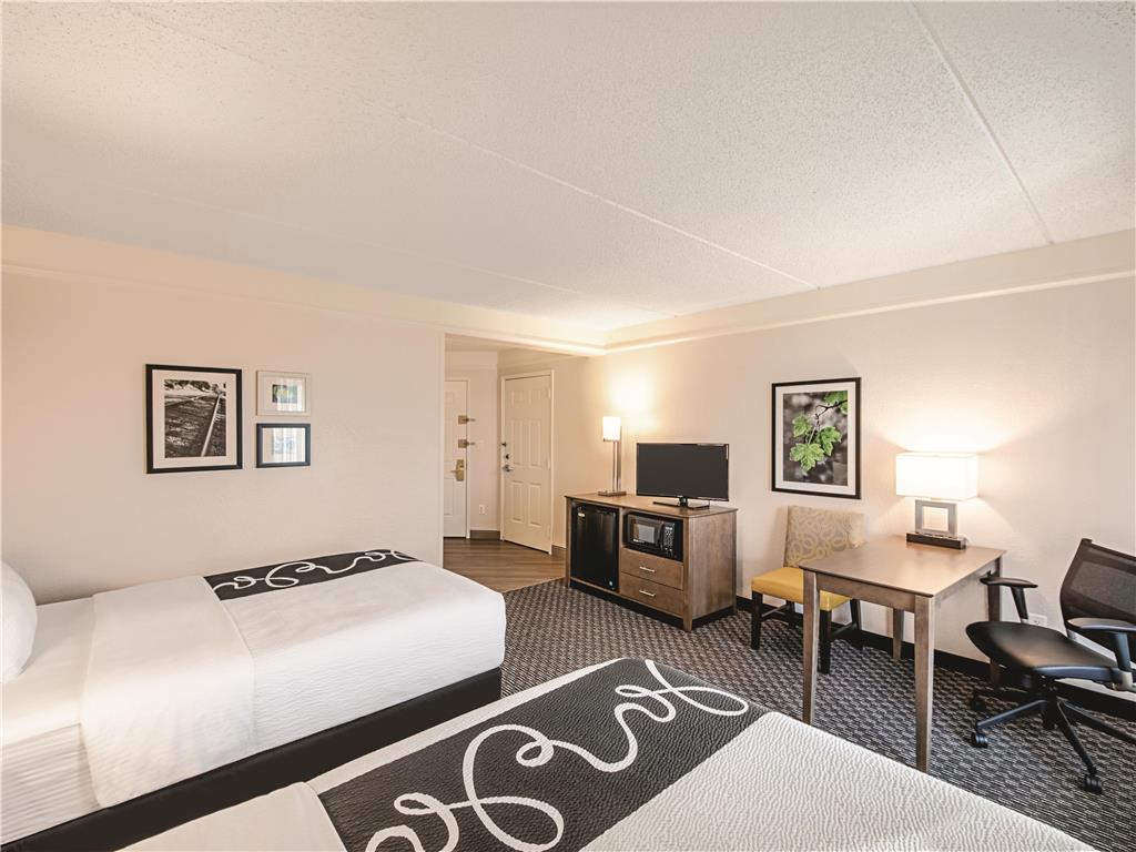 La Quinta Inn & Suites by Wyndham Austin Airport - photo 34